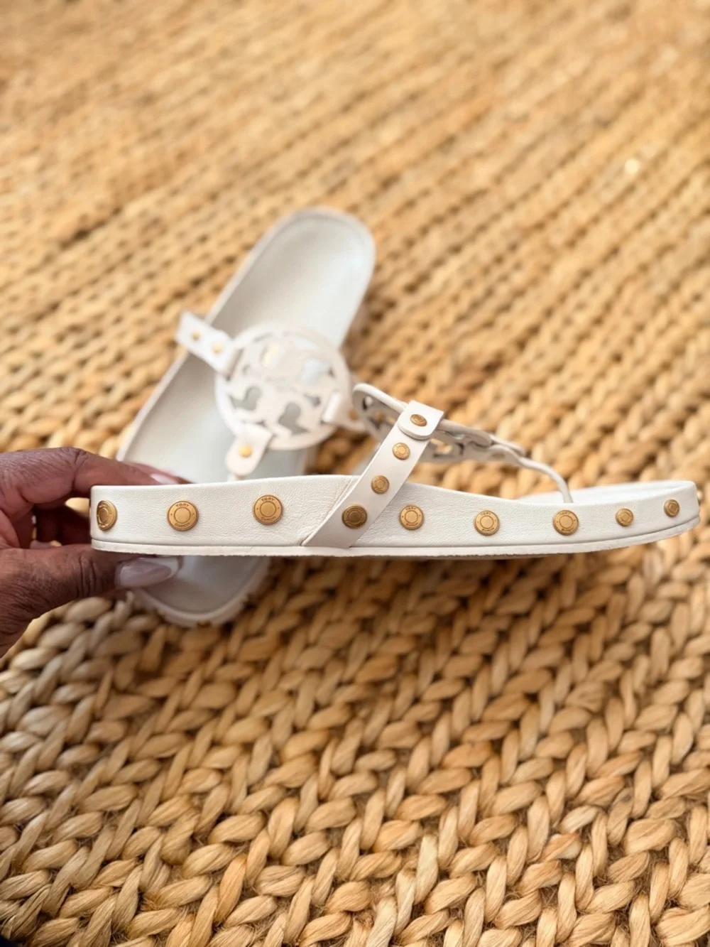 Tory Burch White Cutout Logo Thong Sandals - Picture 3 of 3